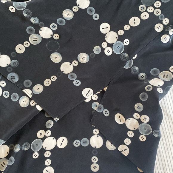 Akris Punto 100% Silk black button Long Sleeve Printed Blouse Size 10 medium - Picture 7 of 7